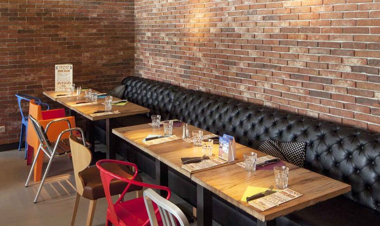 banquettes en cuir pour restaurant au Maroc